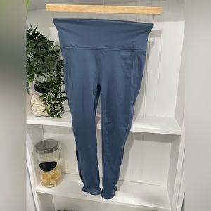 Small FREE PEOPLE 3/4 High-Rise Infinity Blue Leggings